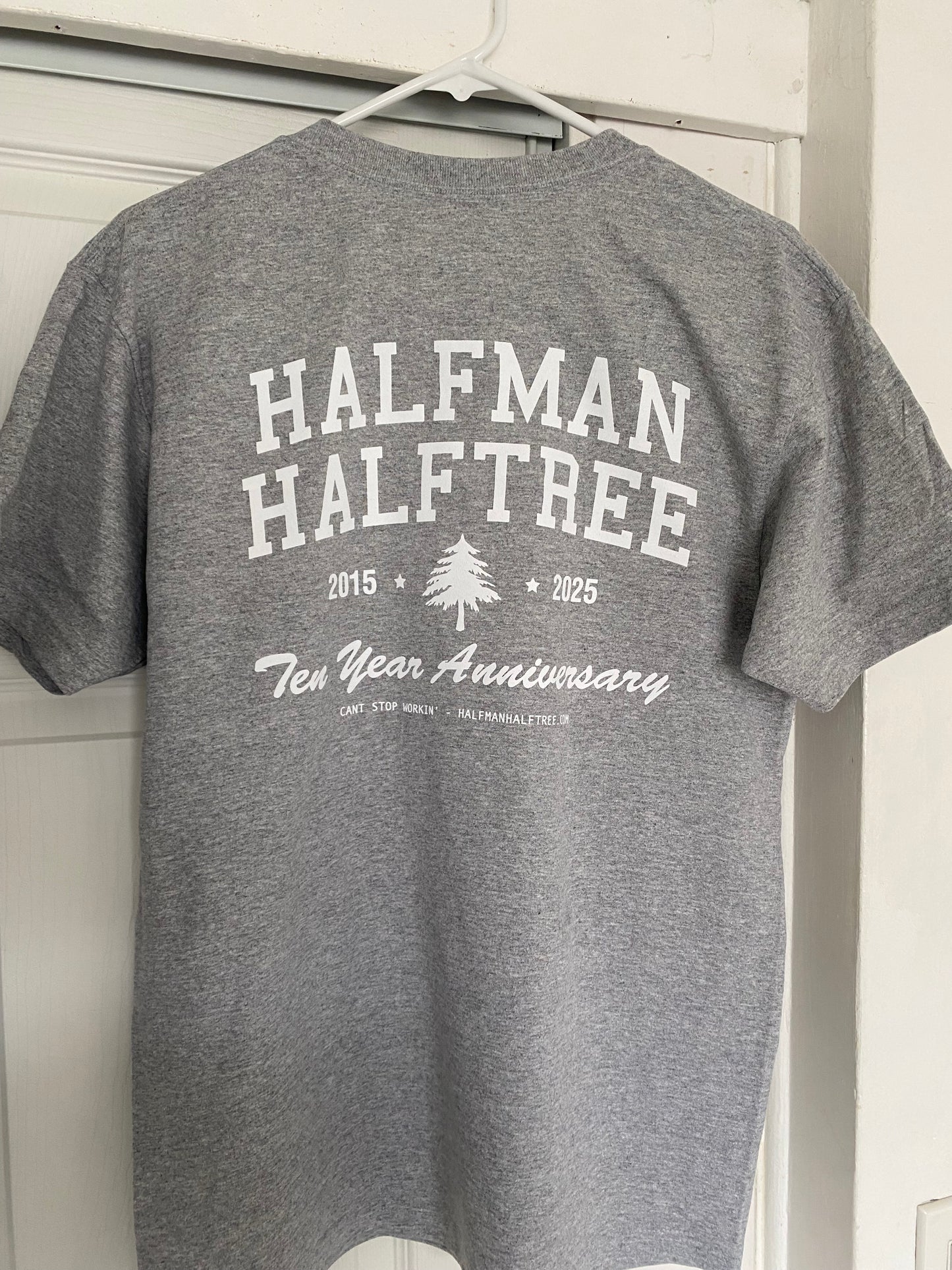 10 YEAR ANNIVERSARY CAMPAIGN TEE HEATHER GREY/WHITE COLORWAY