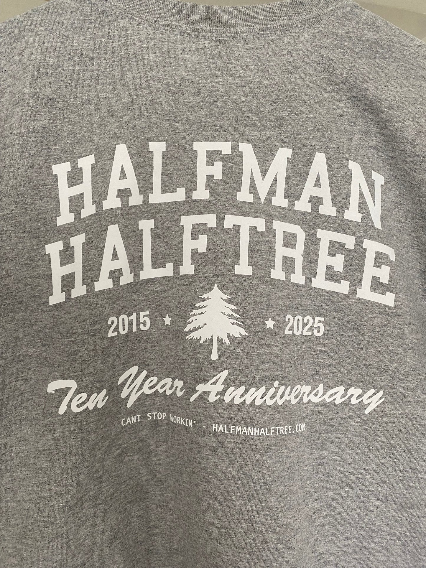 10 YEAR ANNIVERSARY CAMPAIGN TEE HEATHER GREY/WHITE COLORWAY
