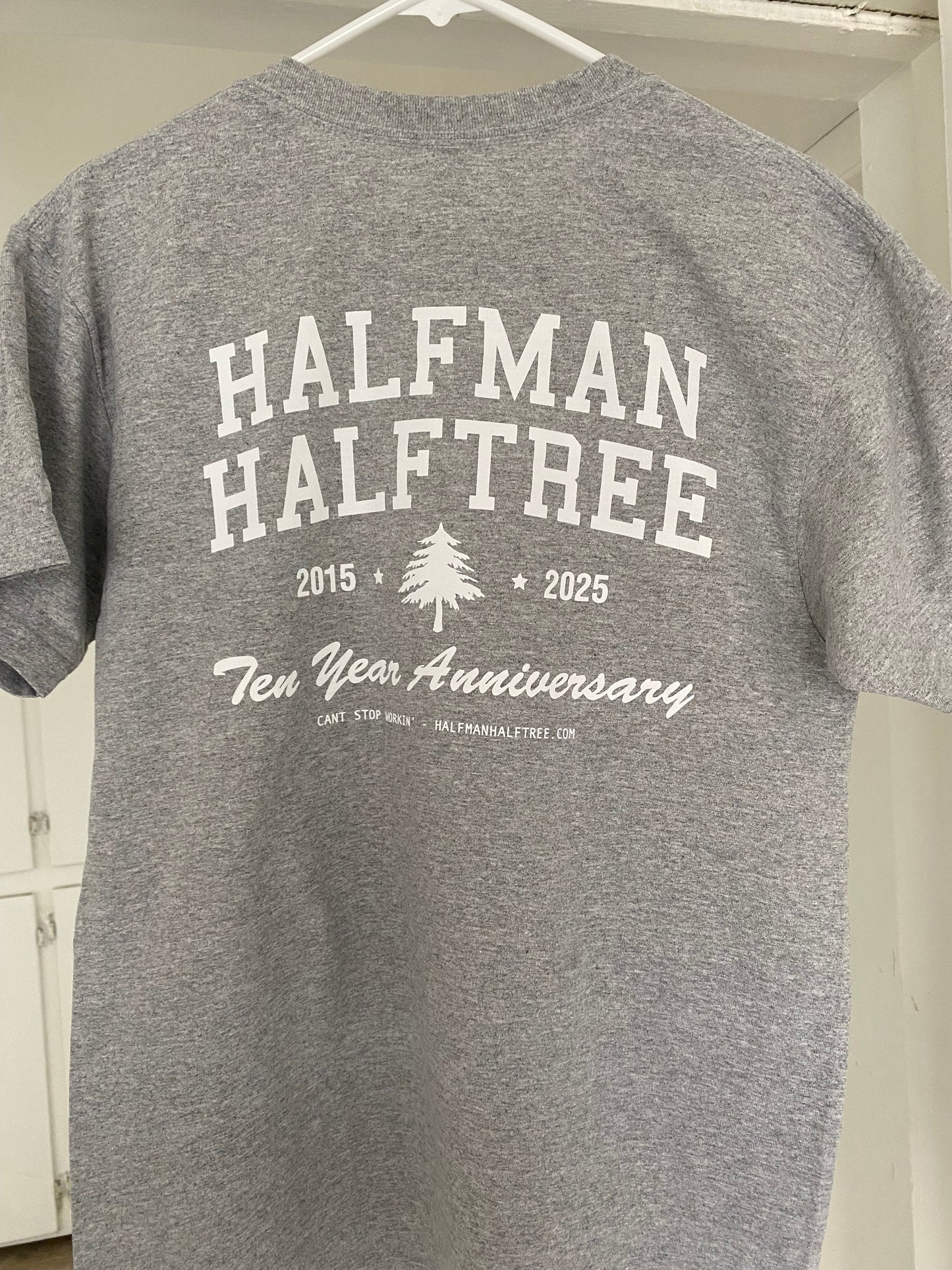 10 YEAR ANNIVERSARY CAMPAIGN TEE HEATHER GREY/WHITE COLORWAY